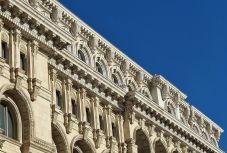 Erőszakkal próbált bejutni egy fiatalember a parlamentbe – furcsa magyarázattal szolgált