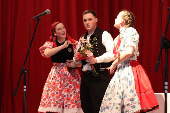 25 éves krasznai Tinikomédiások színjátszó társulata