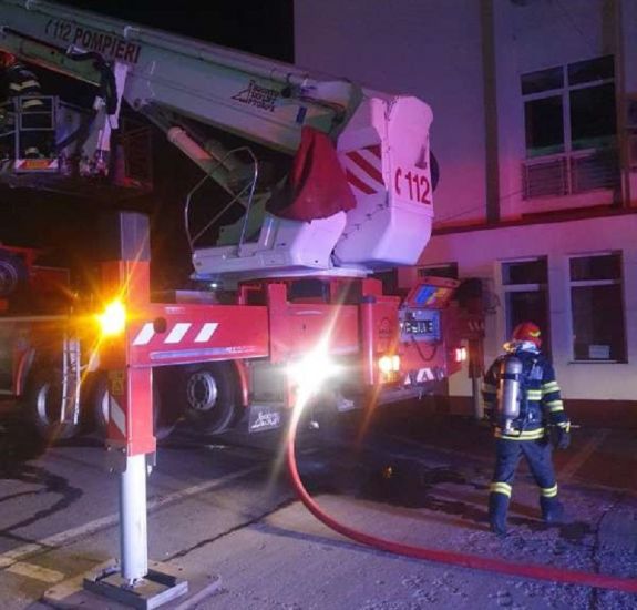 Kigyulladt egy közigazgatási épület