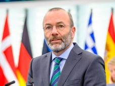 Kelet-közép-európai politikusokat akar az EU vezetésébe az Európai Néppárt elnöke