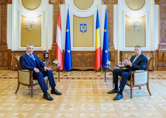 Nehammer hajthatatlan – az államfővel való találkozó után megerősítette: Ausztria ellenzi Románia teljes körű schengeni csatlakozását