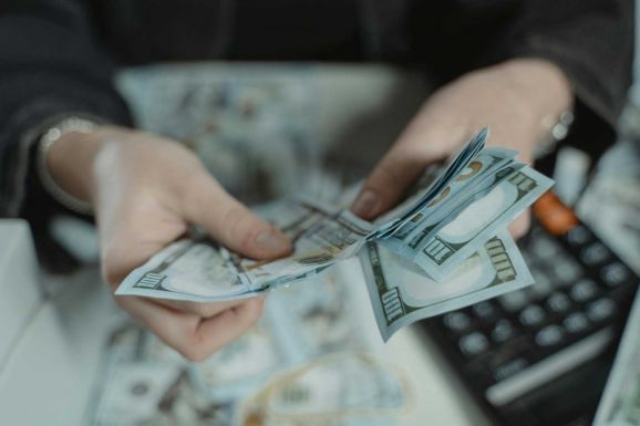 Megemelte a kormány az egészségügyben dolgozók fizetését