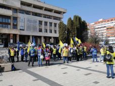 Egyenlő és igazságos juttatást követelnek Csíkszeredában az egészségügyisek