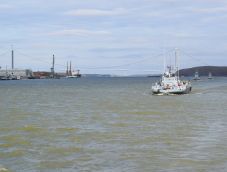 FRISSÍTVE – Tengerparti riadó – aknát fedeztek fel a Fekete-tengeren, katonai búvárok és helikopter keresi