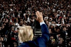 Donald Trump televíziós vitára hívta Joe Bident