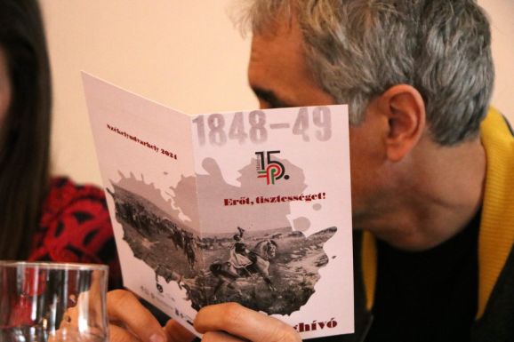 A korábbi bírságok ellenére idén is lesz ünnepi dekoráció március 15-én Székelyudvarhelyen