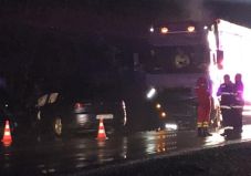 Halálos baleset Bihar megyében: előzés közben kamionnak csapódott egy autó