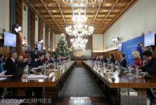 Pénteken délután rendkívüli ülésén dönt a kormány a választások összevonásáról