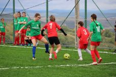 Futballpálya épül Kémeren, új eszközökkel látják el az iskolát