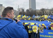 FRISSÍTVE – Több ezer egészségügyis tüntet Bukarestben – A Sanitas lemondott a sztrájkról (VIDEÓ)