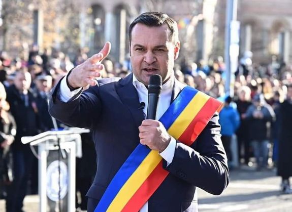 Rendőrségi kísérettel hozzák haza Cătălin Cherecheșt