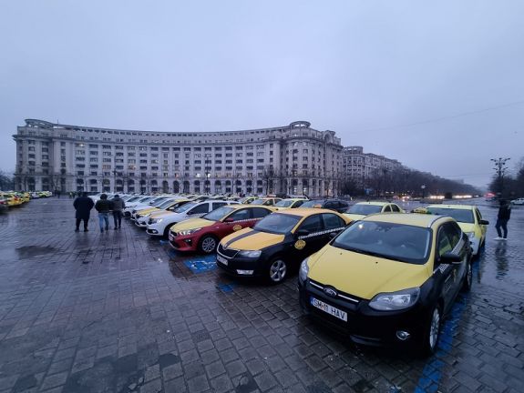 Több ezer taxis tüntet szerdán Bukarestben