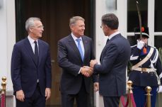 Kikre számíthat Klaus Iohannis a NATO-ban?   