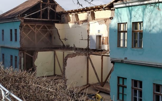 Befejeződtek a Tamási Áron Gimnázium bentlakásépületének megerősítési munkálatai