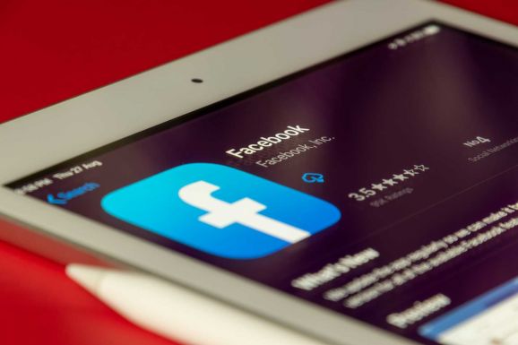 Változást hoz a Facebookra a mesterséges intelligencia: ezentúl még több időt tölthetünk a képernyő előtt