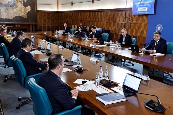 Górcső alatt az energia-, és az élelmiszer árkorlátozás – az adóbehajtás hatékonyságát is növelnék