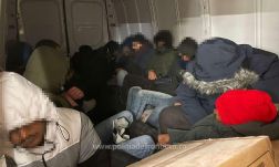 Előzetesbe került az eddigi legnagyobb felszámolt migránscsempész-hálózat tíz tagja