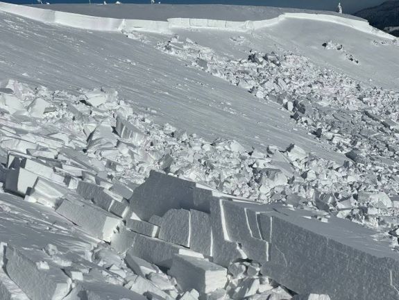 Fehér megye: jelentős a lavinaveszély a Kudzsiri-havasokban