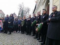 A haza, az otthon örök – Megkoszorúzták Petőfi Sándor szobrát Csíkszeredában