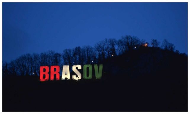 Nemzetiszínben pompázott a Cenk oldalán Brassó neve