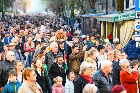 Rekordszámú résztvevő ünnepelte a forradalom hőseit Szatmárnémetiben
