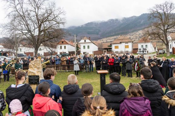 A nemzeti ünnepen leplezték le az egykori torockói tanító emléktábláját