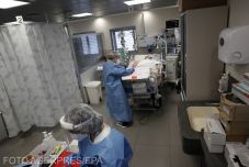 Belső felméréssel dönti el az egészségügyiek szakszervezete, hogy sztrájkba kezdjenek-e