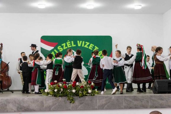 IX.Tavaszi szél vizet áraszt fesztivál– Tíz település néptáncosai Magyarlapádon