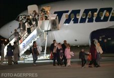 Tizenegy román állampolgárt és családtagjaikat menekítették ki a Gázai övezetből