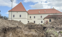 Csíkszereda: közösségi teret alakítanának ki a Mikó-vár udvarán
