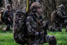 Orosz kémfőnök: Párizs kétezer katonát készít ukrajnai küldetésre – az oroszok kiemelt célpontjai lesznek