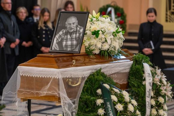 A Házsongárdi temetőben helyezték végső nyugalomra Szilágyi Istvánt
