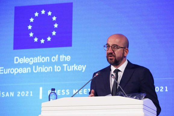 Uniós csúcs: milyen pénzből fejlesztenék az EU védelmi iparát?