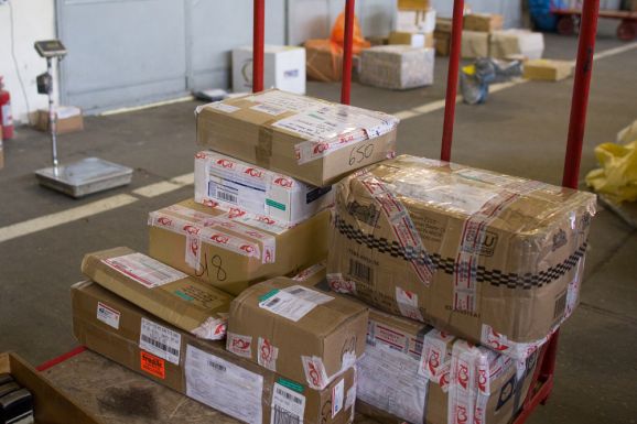 Alkotmányos jog „védi” a postai úton küldött drogokat