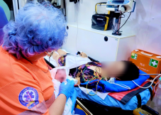 Tízezer lejre bírságolták a járdán szülő nőre tett kijelentései miatt a polgármestert