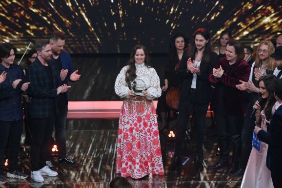 László Eveliné lett az év dala