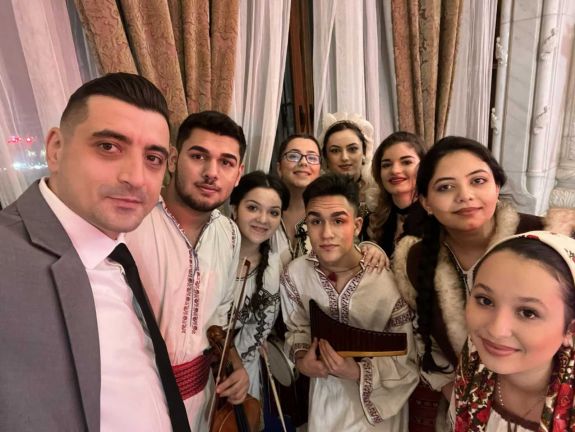 Tarol az AUR a fiatalok körében, a TikTokot szabályozná a koalíció 