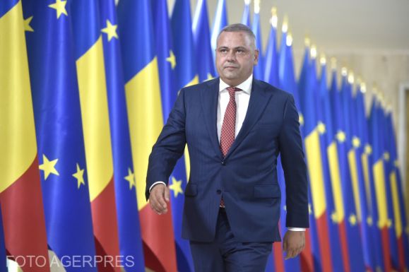 Elnézik a Ceauşescuhoz intézett ódákat: megbukott a mezőgazdasági miniszter elleni indítvány