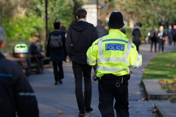 Késsel támadtak egy újságíróra – terrorcselekményre gyanakodnak