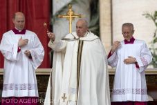 Ferenc pápa húsvéti üzenete: soha nem lehet fegyverekkel felépíteni a békét