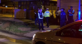 Szatmárnémeti: belehajtott egy autó a kocsma teraszába