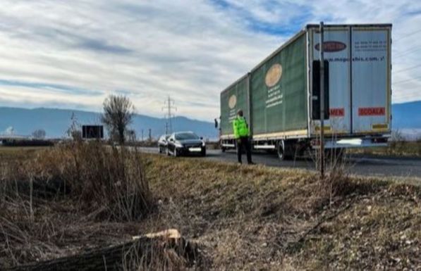 Fákat vágnak ki Csíkszeredában – Sávlezárásra lehet számítani