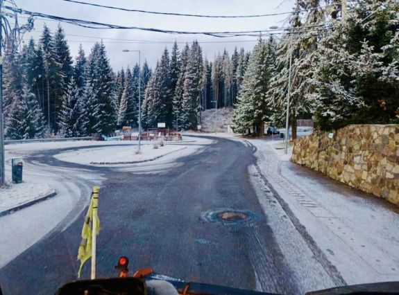 Elindultak a hókotrók az éjszaka Hargitafürdőn és a Bucsin-tetőn is