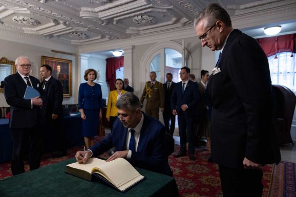 Romániát ajánlotta a brit befektetőknek Marcel Ciolacu