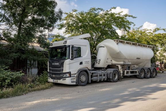 Megzavarták a rendszert, és több százezer lejre loptak üzemanyagot