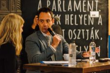 Csoma Botond: Olyan országot akarunk építeni, ami otthon tartja a fiatalokat