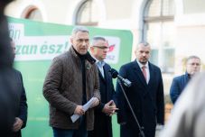 Szövetséget, együttműködést és közös munkát ajánlott az udvarhelyieknek Lázár János