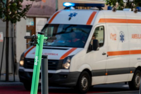 Betiltották az elektromos rollereket egy erdélyi városban