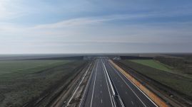 Szakaszonként, hetente adogatják át az épülő autópályát