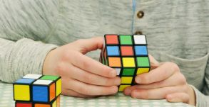 New York-i kiállítással tisztelegnek a félévszázados Rubik-kocka előtt